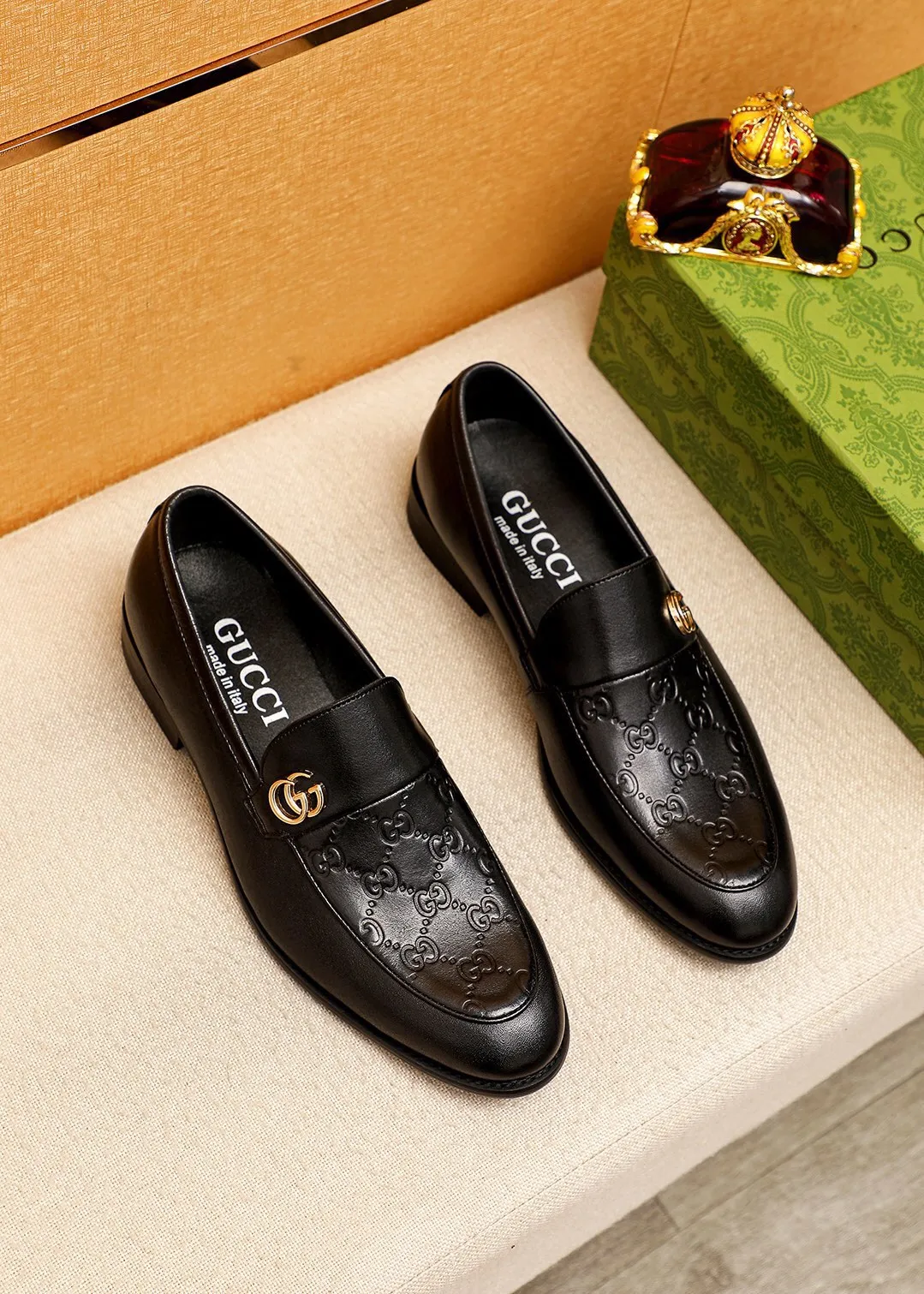 Men's shoes 💰400 💐 Product trademark: GUCCI "Gucci" casual leather shoes Regular size: 39-44 (38.45.46🉑️Customized) Product materials: Selected imported first-layer calfskin embossed upper + luxury hardware buckle, imported 🐑 sheepskin lining. Strong three-dimensional visual effect, original combination outsole Color: 1⃣️color optional